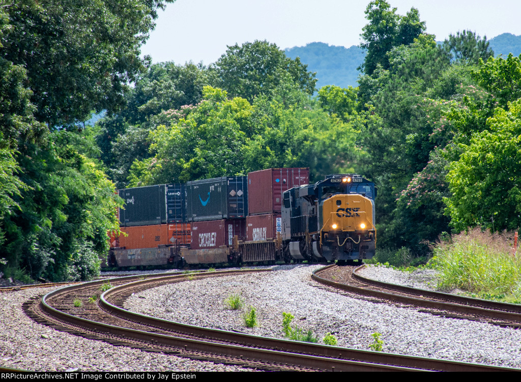 I142 rounds the bend at Bridgeport